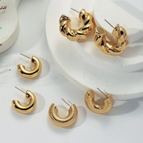 Gold Old Money Style Women's S Geometric C Shaped Acrylic Earrings - Picture 2 of 3